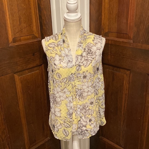 Liz Claiborne V-Neck Sleeveless Swiss Dot Floral Blouse - Picture 2 of 8